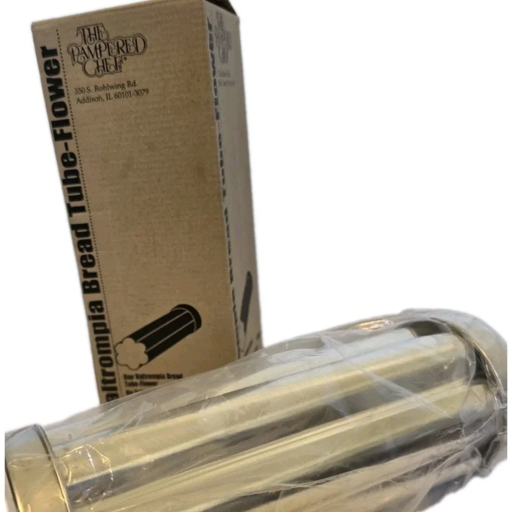 NIB The Pampered Chef - Valtrompia Bread Tube - Flower #1550